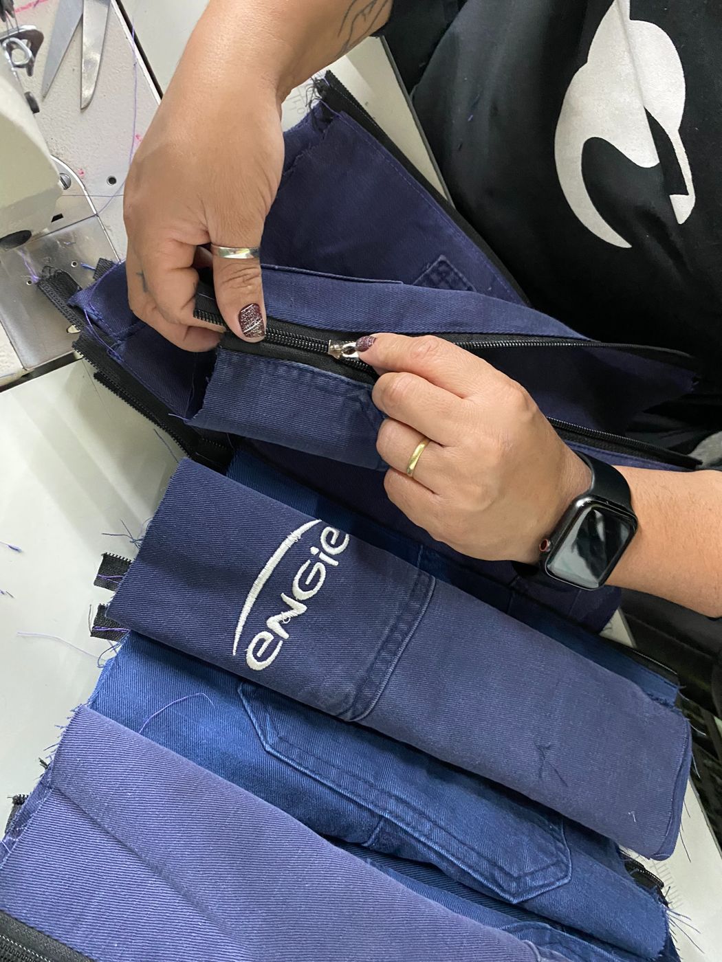 Produtos feitos de uniformes reutilizados