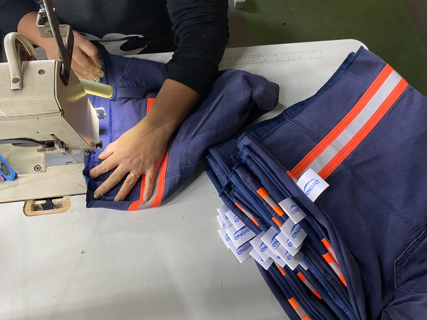 Produtos feitos de uniformes reutilizados