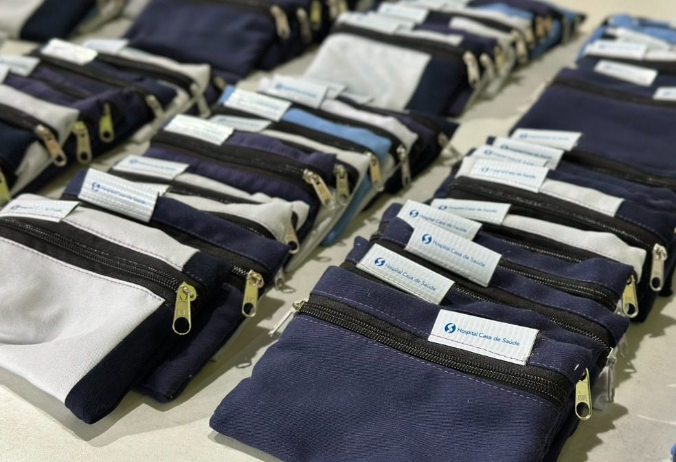 Produtos feitos de uniformes reutilizados