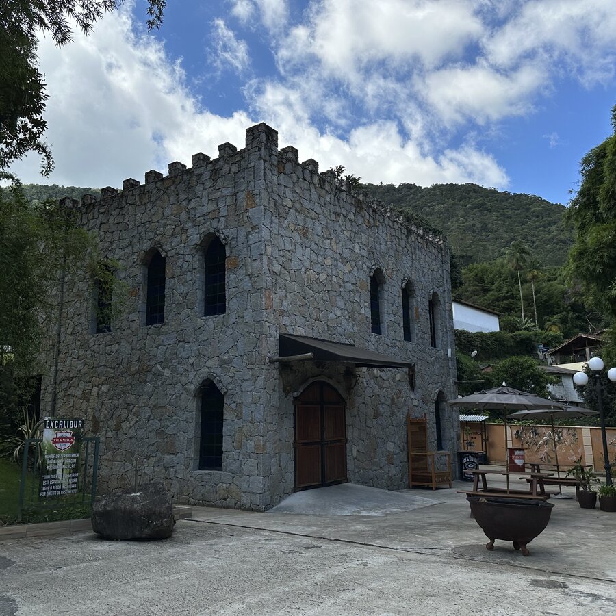Réplica de castelo medieval no complexo do Hotel Vila Suíça