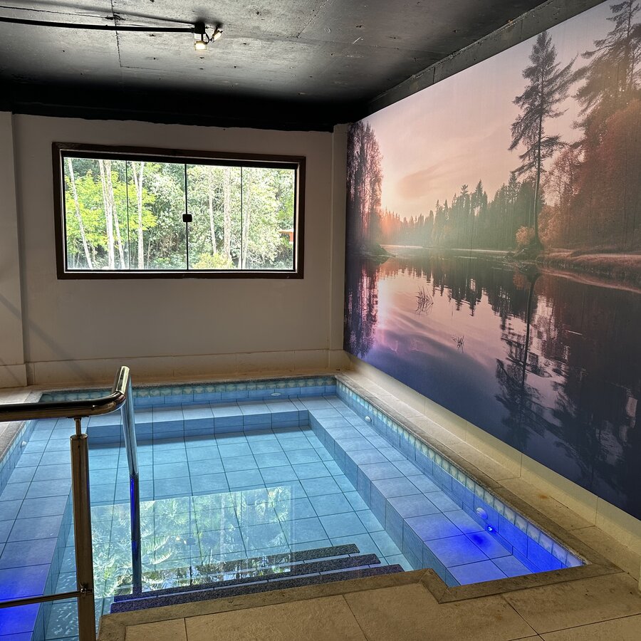 Área de spa e hidromassagem de um hotel parceiro